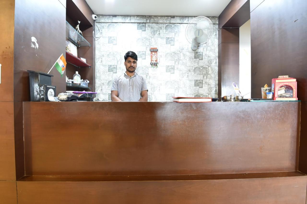 Hotel Lord Krishna Rohera エクステリア 写真