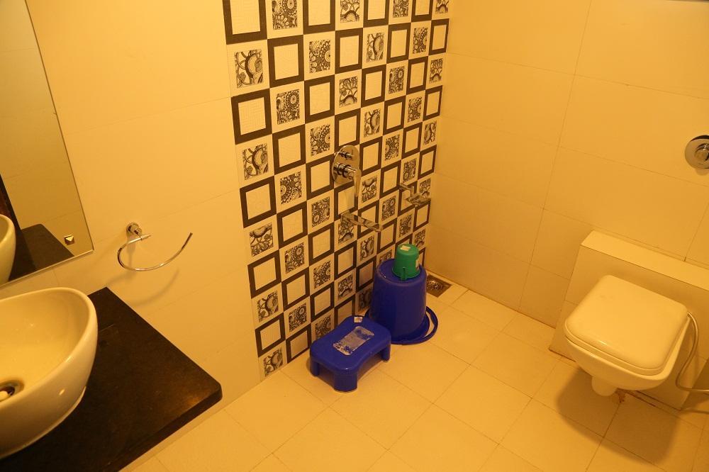 Hotel Lord Krishna Rohera エクステリア 写真